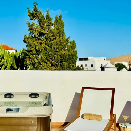 Canaryislandshost L White Teguise (Lanzarote)